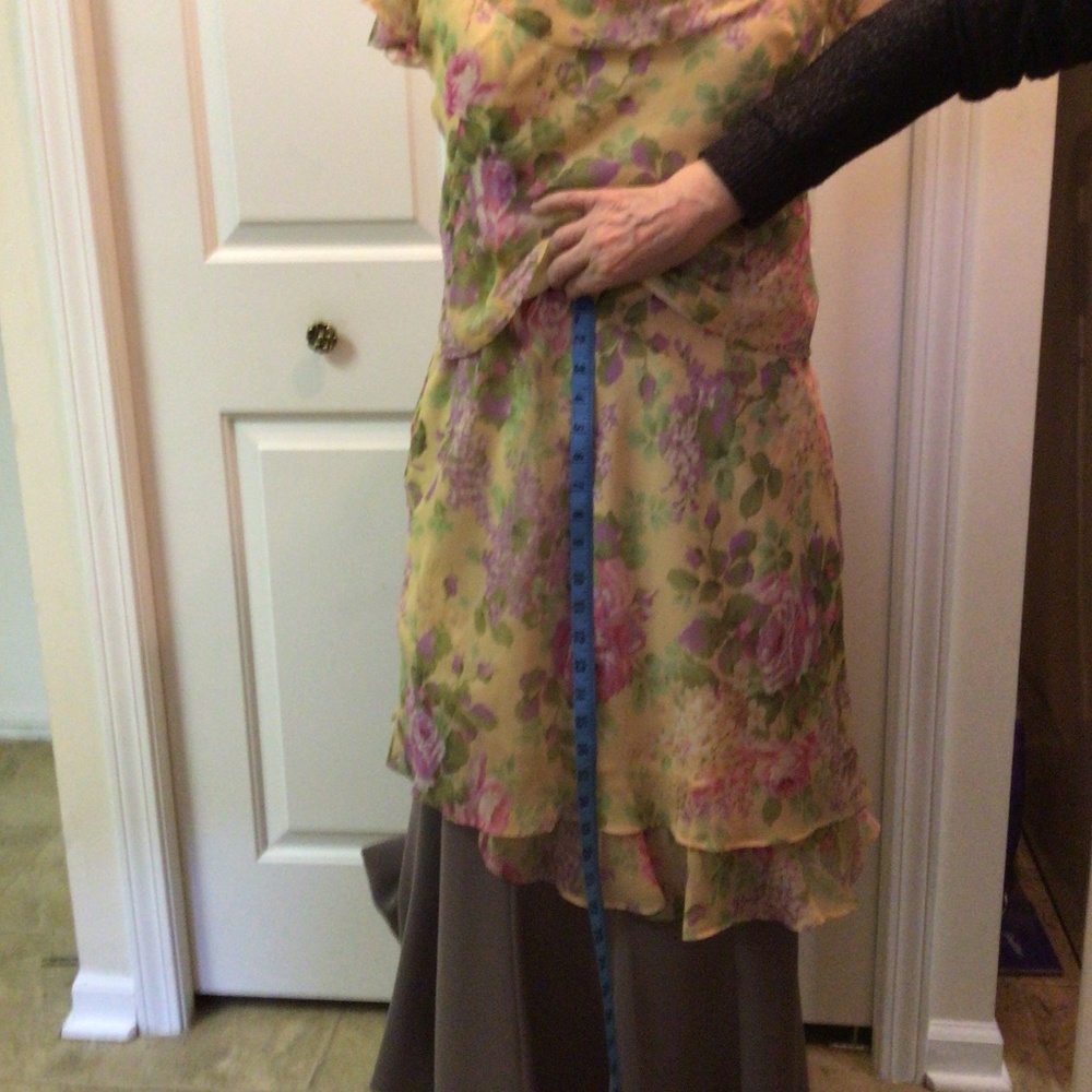 Two piece outfit - Picture 3 of 7